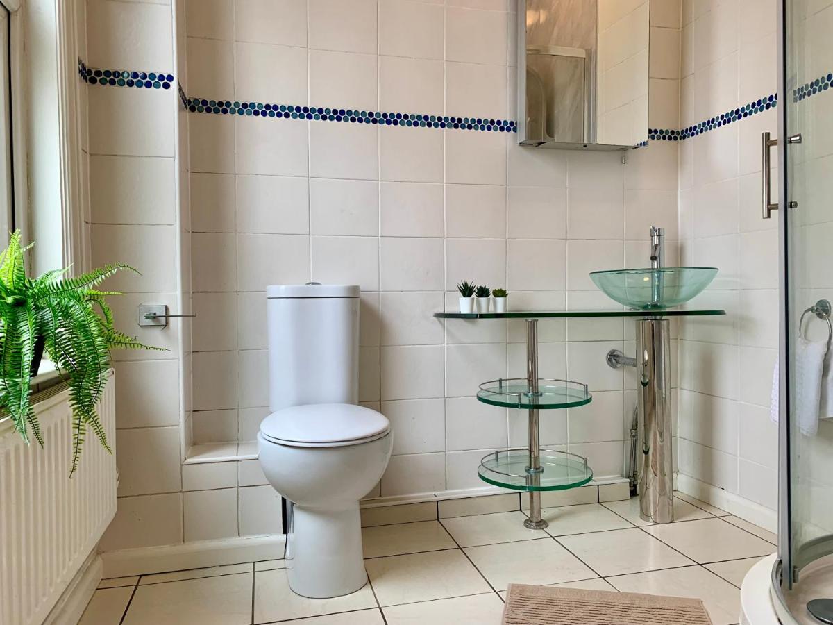 Somerford Place - 6 Beds - Sleeps 12 - Parks 2-3 Cars/Vans Willenhall Екстериор снимка