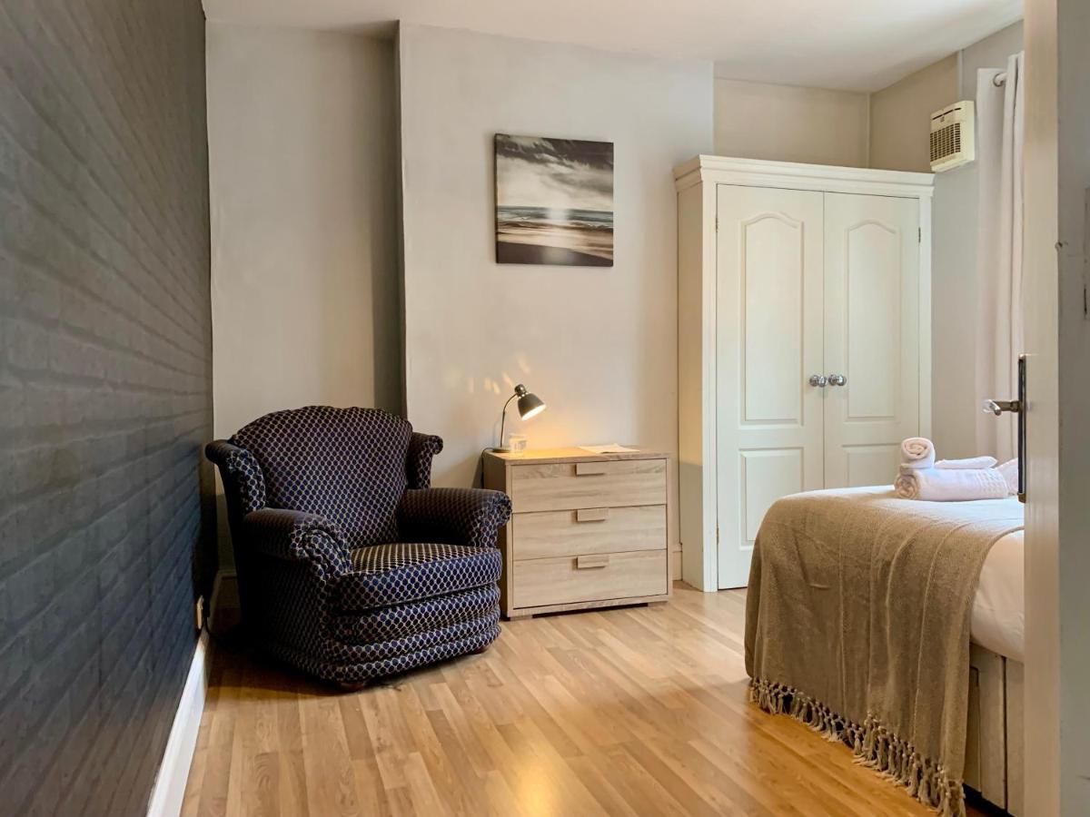 Somerford Place - 6 Beds - Sleeps 12 - Parks 2-3 Cars/Vans Willenhall Екстериор снимка