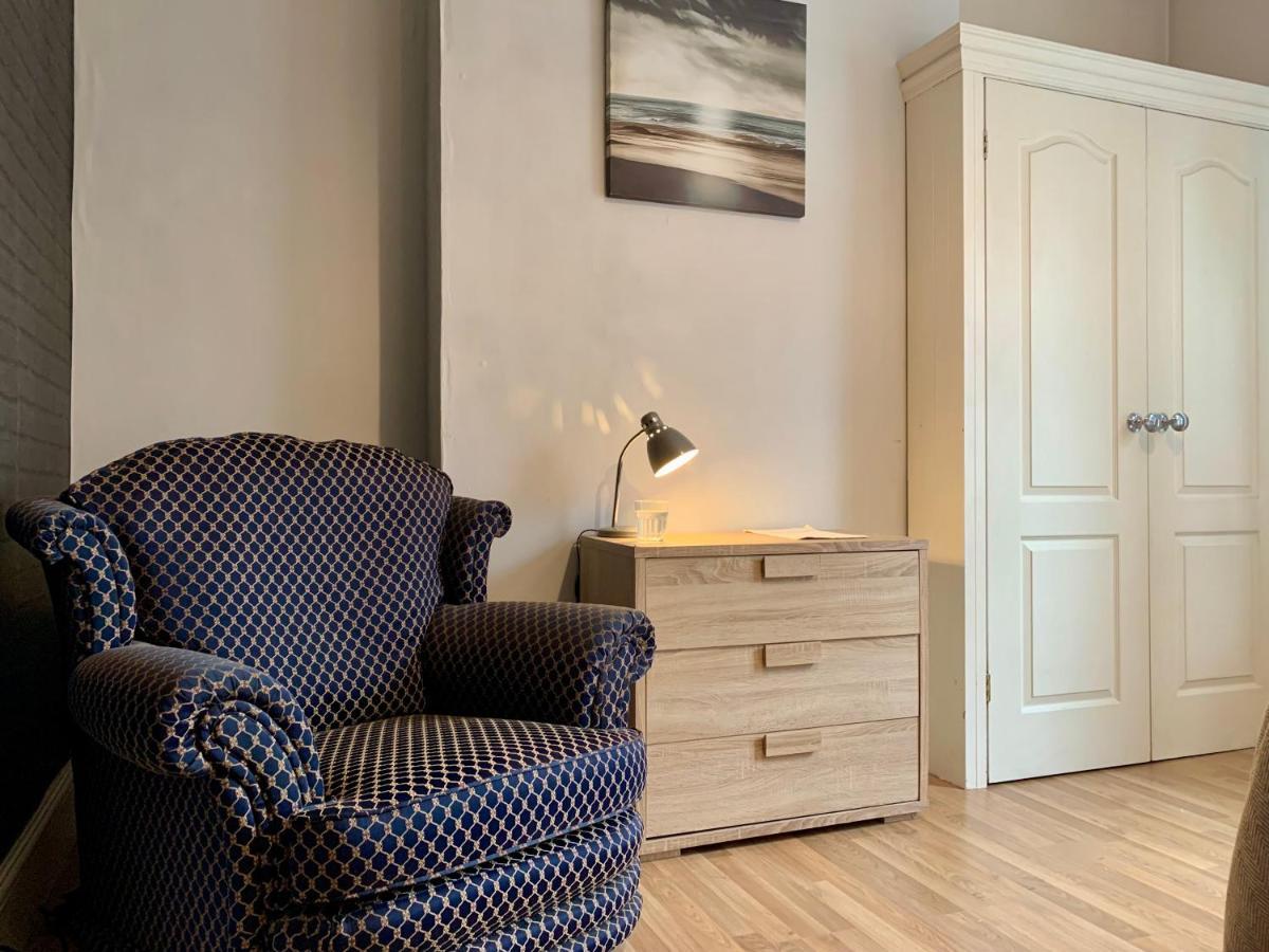 Somerford Place - 6 Beds - Sleeps 12 - Parks 2-3 Cars/Vans Willenhall Екстериор снимка