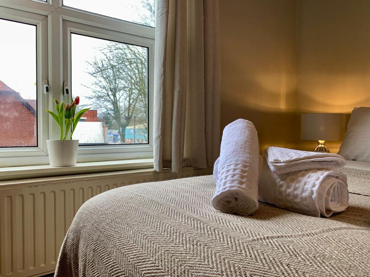 Somerford Place - 6 Beds - Sleeps 12 - Parks 2-3 Cars/Vans Willenhall Екстериор снимка