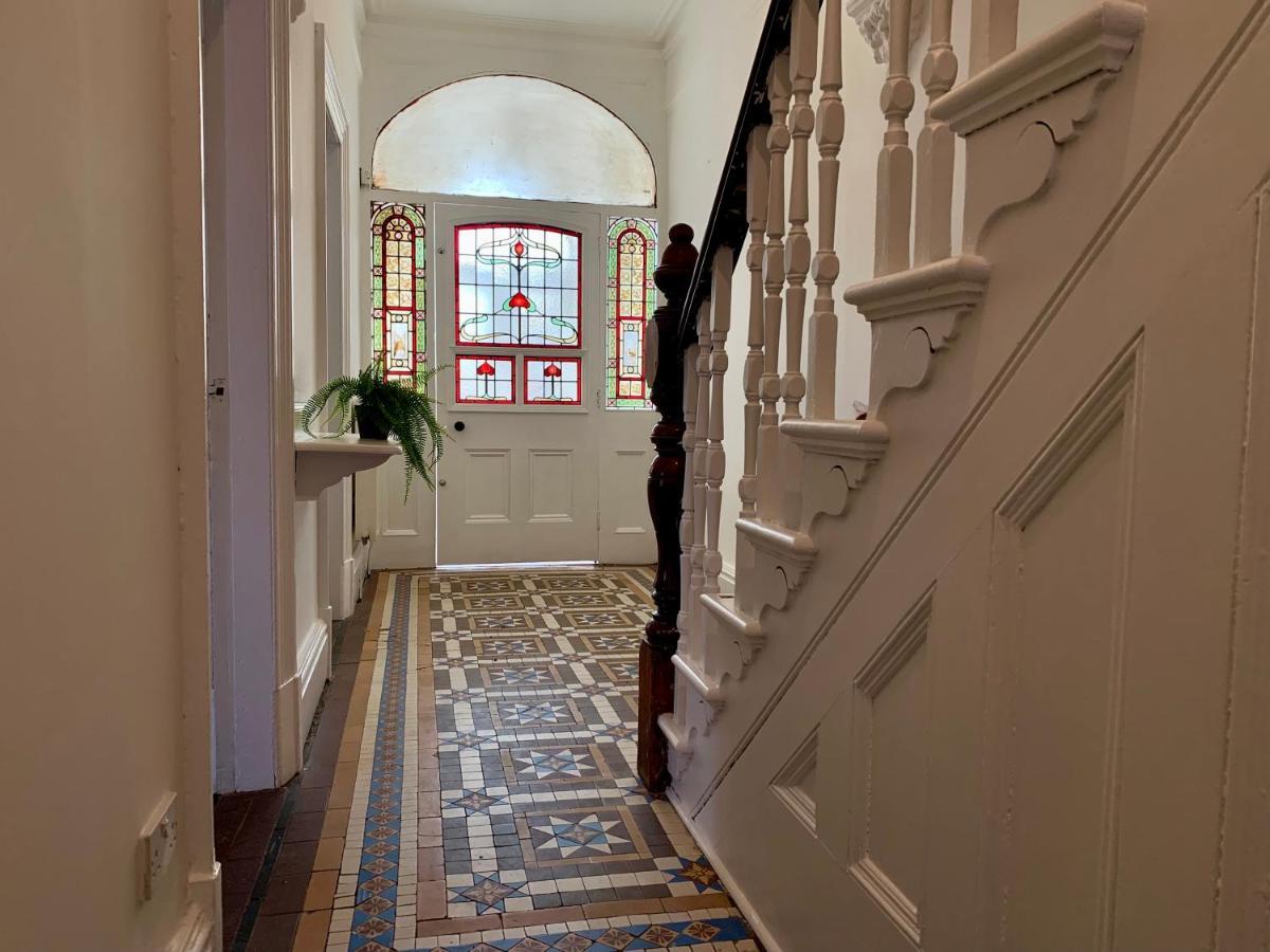 Somerford Place - 6 Beds - Sleeps 12 - Parks 2-3 Cars/Vans Willenhall Екстериор снимка