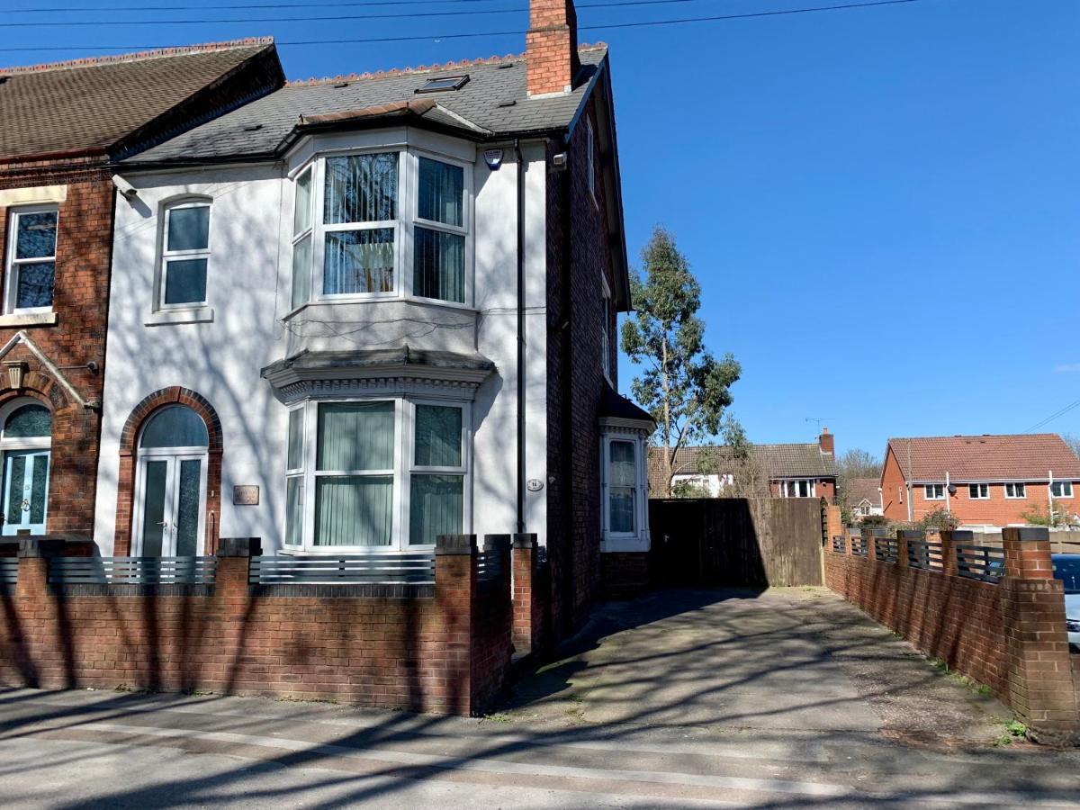 Somerford Place - 6 Beds - Sleeps 12 - Parks 2-3 Cars/Vans Willenhall Екстериор снимка