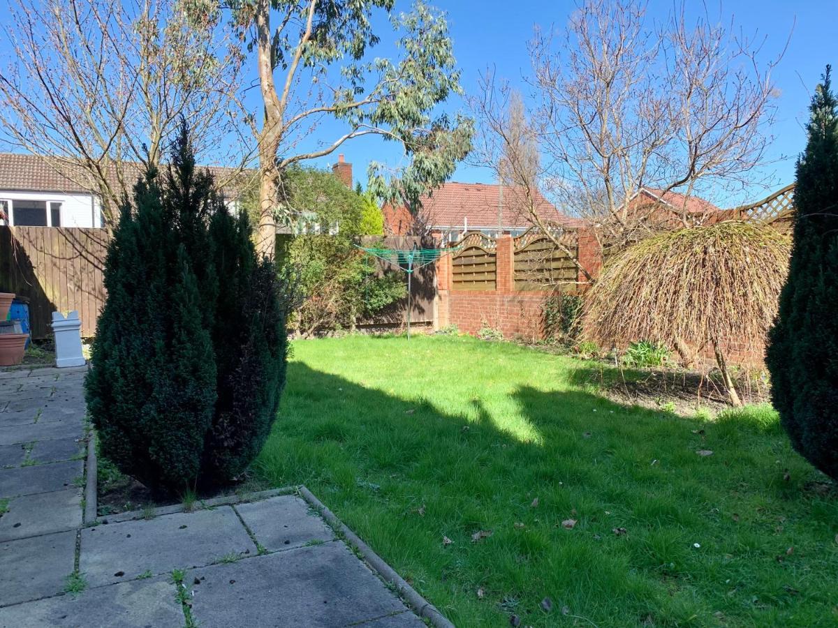 Somerford Place - 6 Beds - Sleeps 12 - Parks 2-3 Cars/Vans Willenhall Екстериор снимка